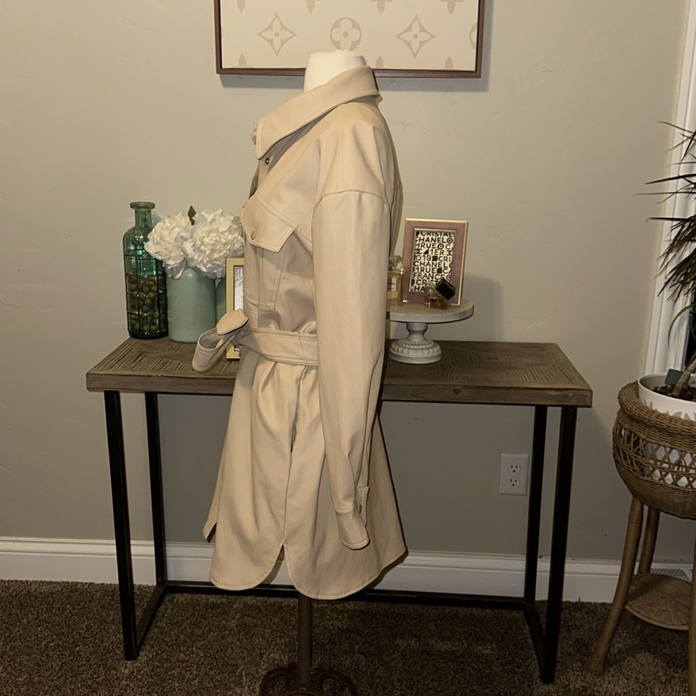 NVLT Vegan Leather Latte Women's Cream Belted Jacket New With Tags $189 MSRP L - Picture 4 of 8
